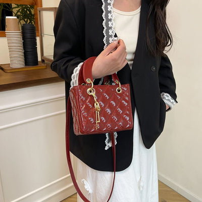 Ornement de Reine Handbag