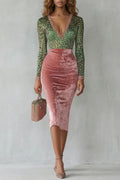 Virelline – Robe midi moulante en velours léopard contrasté