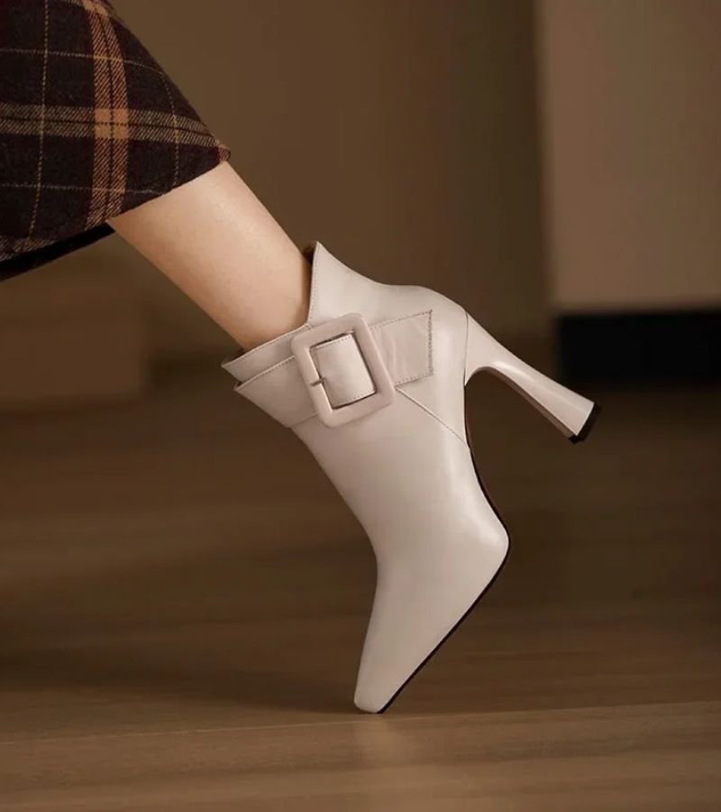 Claude | Bottines à talons et boucle oversize 