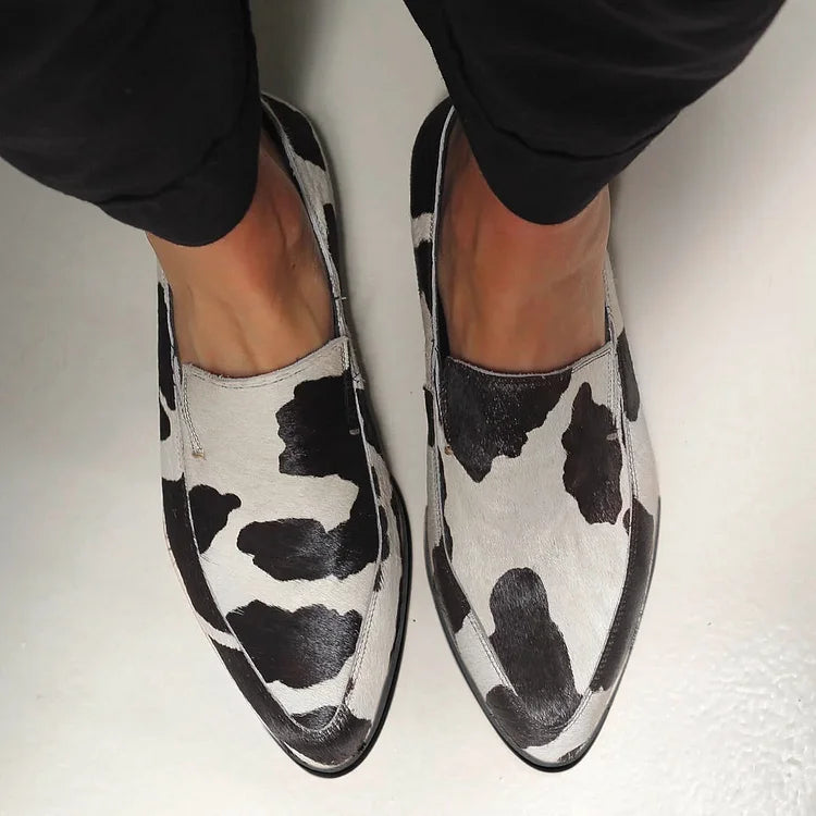 LIVIA™ | Elegant loafers with a low heel and a distinctive pattern 