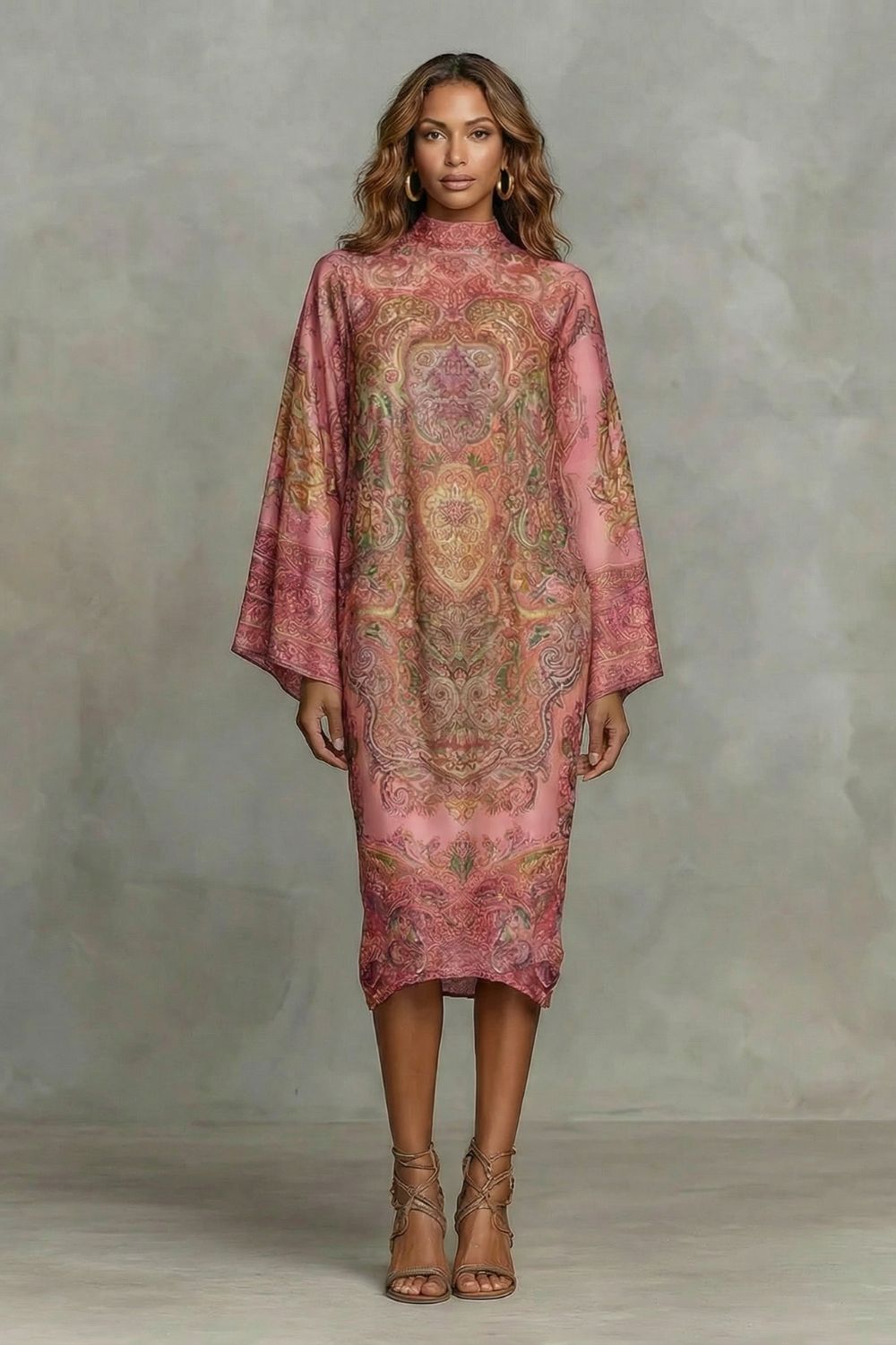 Marélienne – Robe kimono midi à motif floral baroque