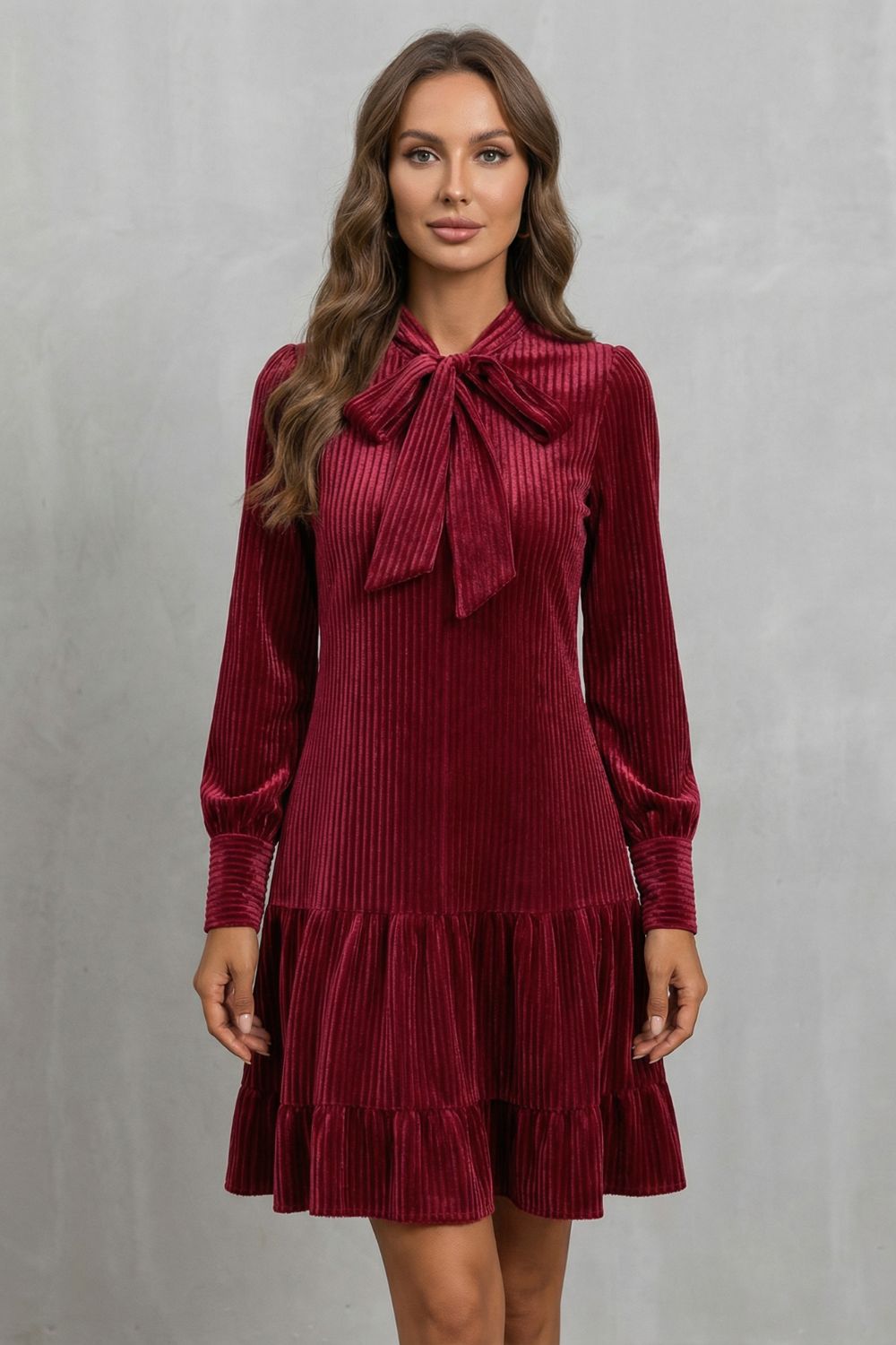 Valériane – Détail nœud papillon – Robe courte en velours côtelé