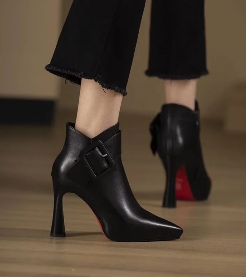 Claude | Bottines à talons et boucle oversize 
