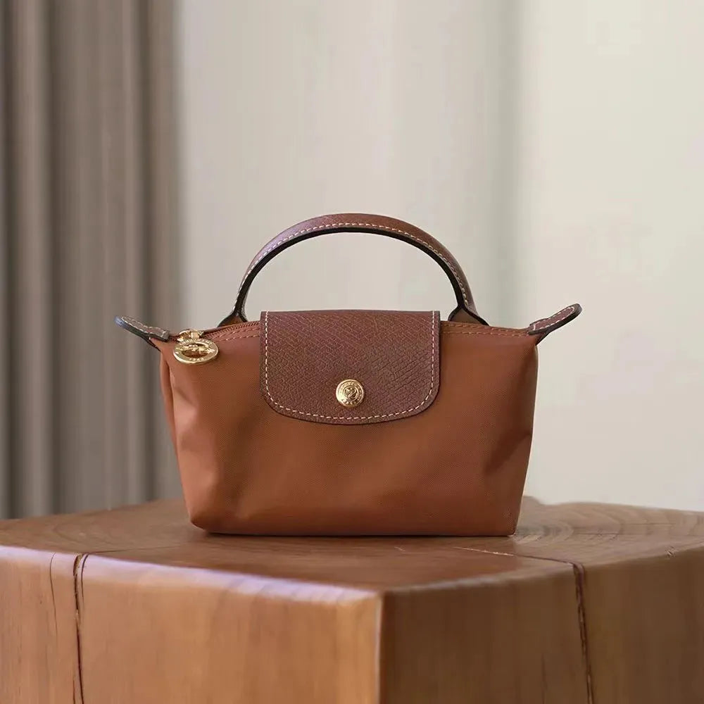 Mini sac en cuir au design signature 