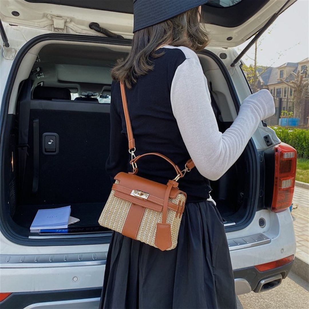 Ivresse Elegant Handbag