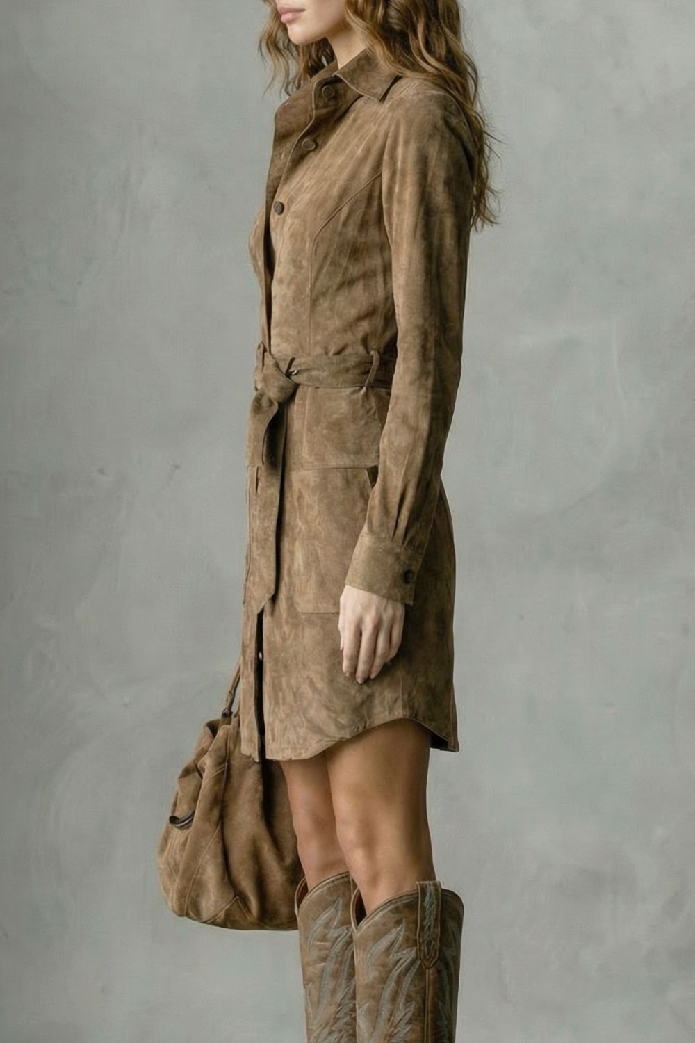Vellessa – Silhouette ceinturée – Robe midi en daim