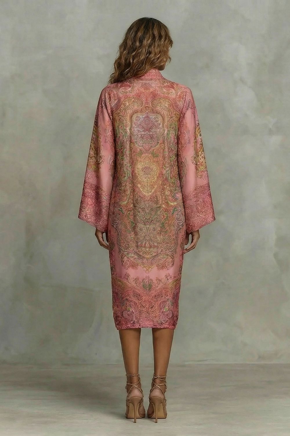 Marélienne – Robe kimono midi à motif floral baroque