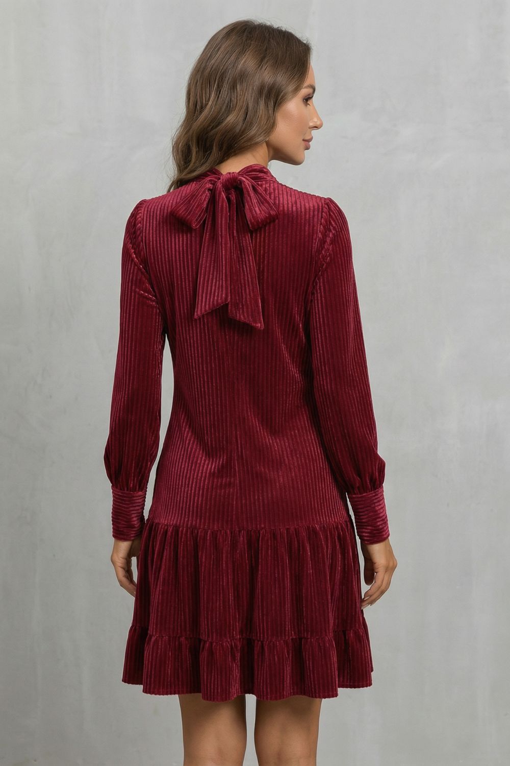 Valériane – Détail nœud papillon – Robe courte en velours côtelé