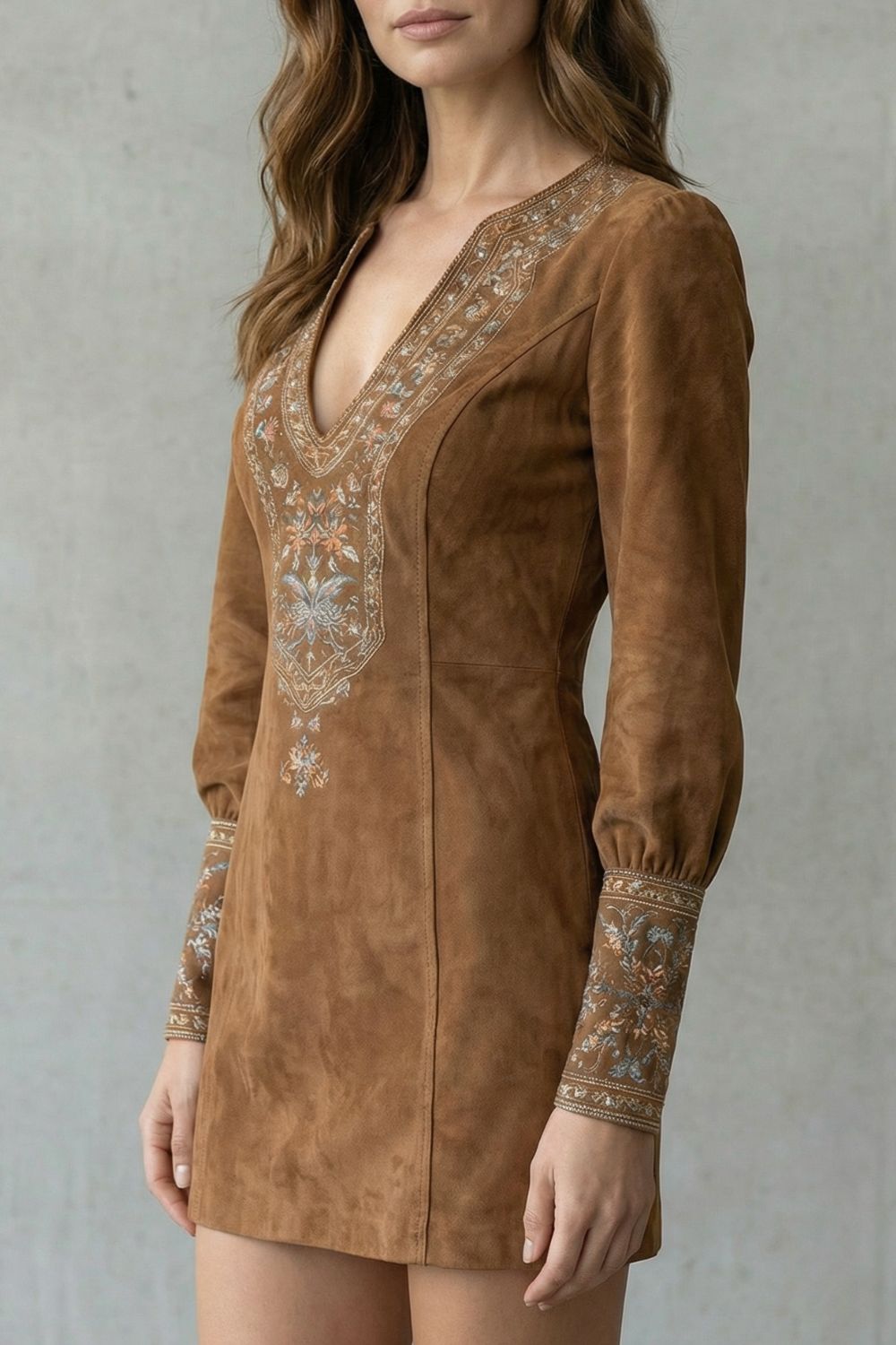 Eliranne – Détail brodé – Mini-robe bohème
