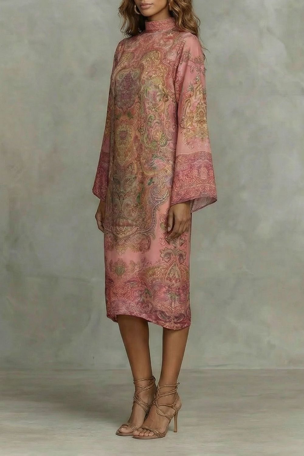 Marélienne – Robe kimono midi à motif floral baroque