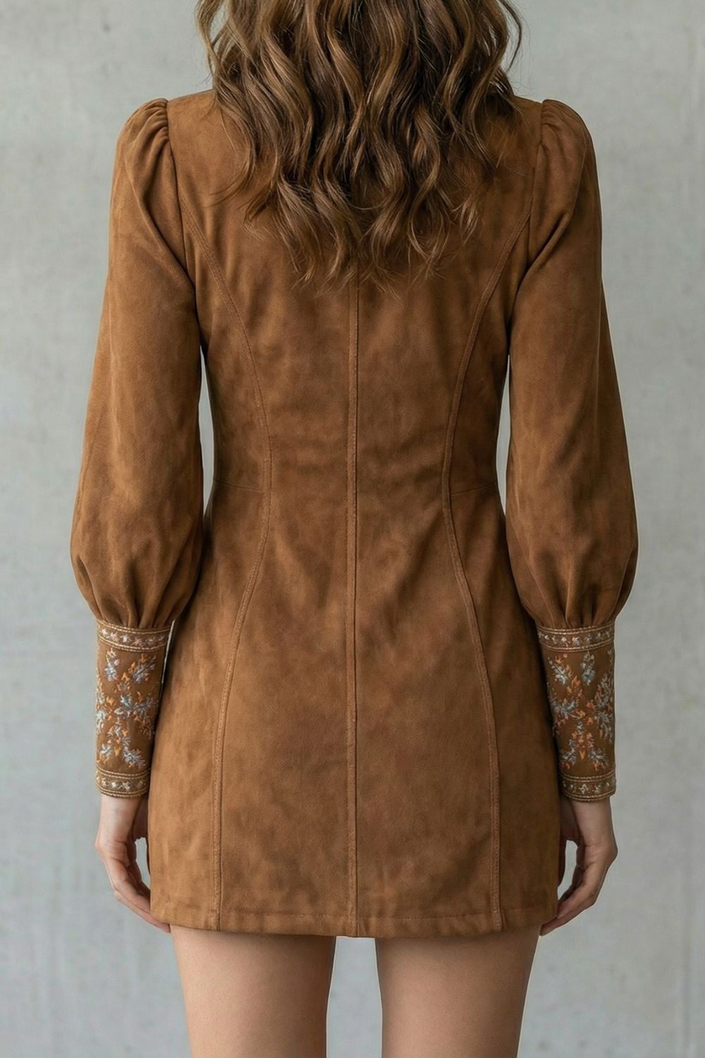 Eliranne – Détail brodé – Mini-robe bohème