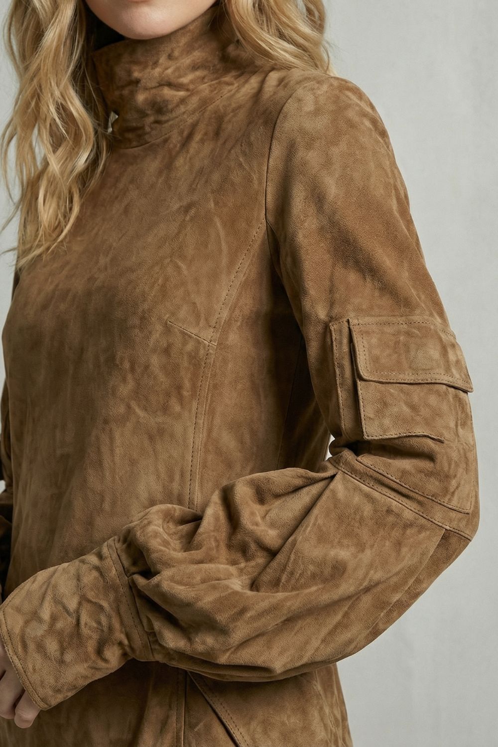 Marcella – Robe courte à col montant effet daim