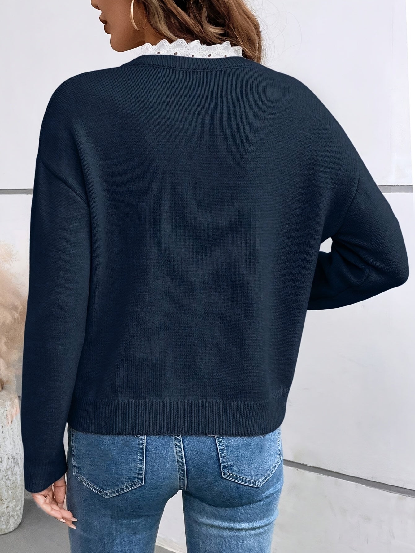 YARA | Sweater with lace neckline