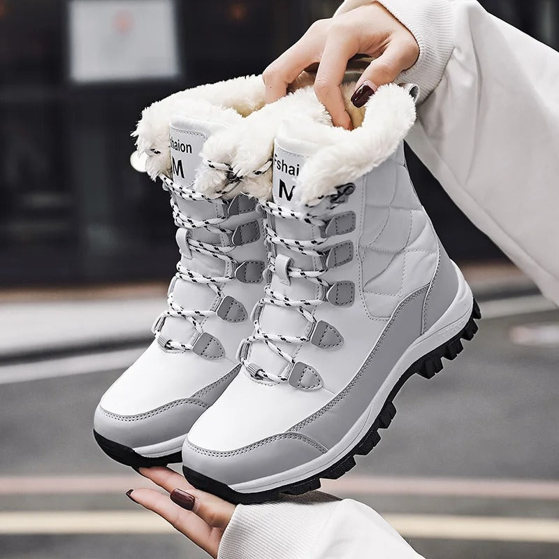 Lia™ | Ankle snow boots with warm fur and deep sole pattern