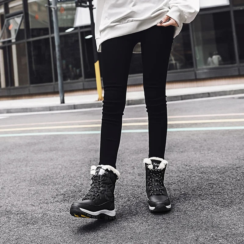 Lia™ | Ankle snow boots with warm fur and deep sole pattern