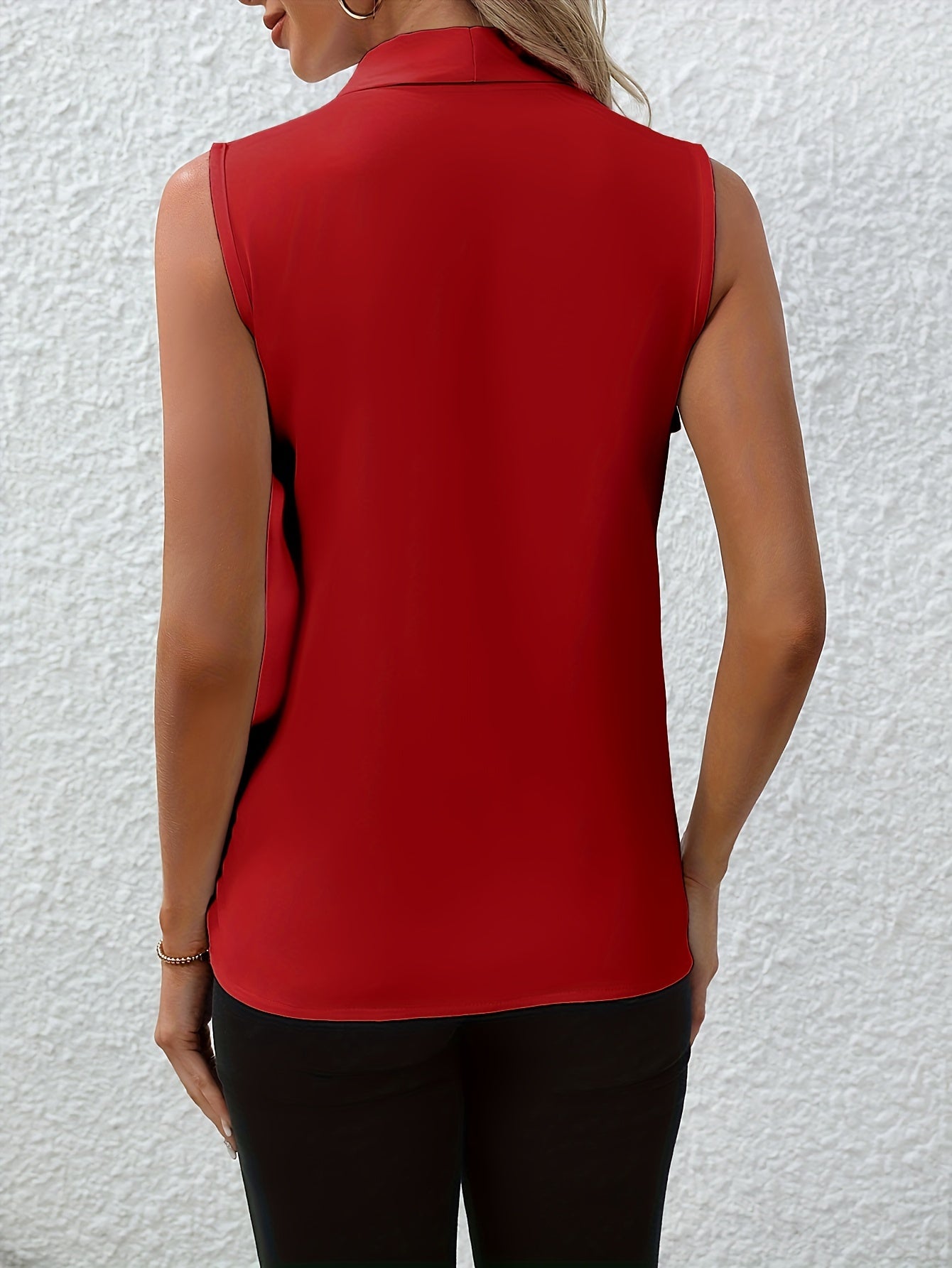 Annabel™ | Sleeveless V-neck blouse