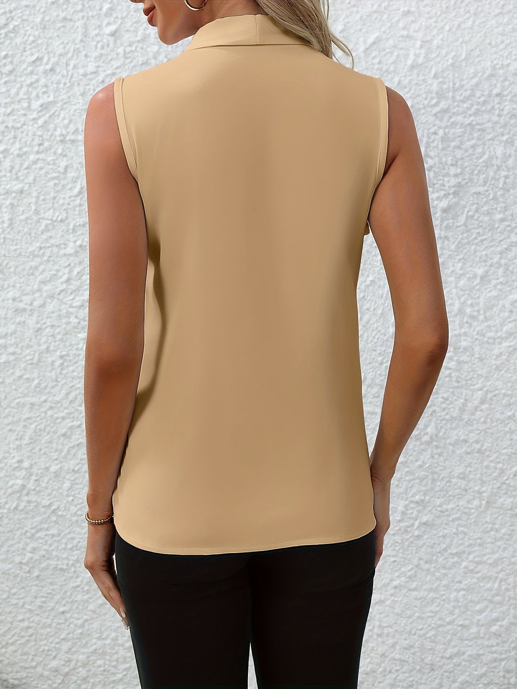 Annabel™ | Sleeveless V-neck blouse
