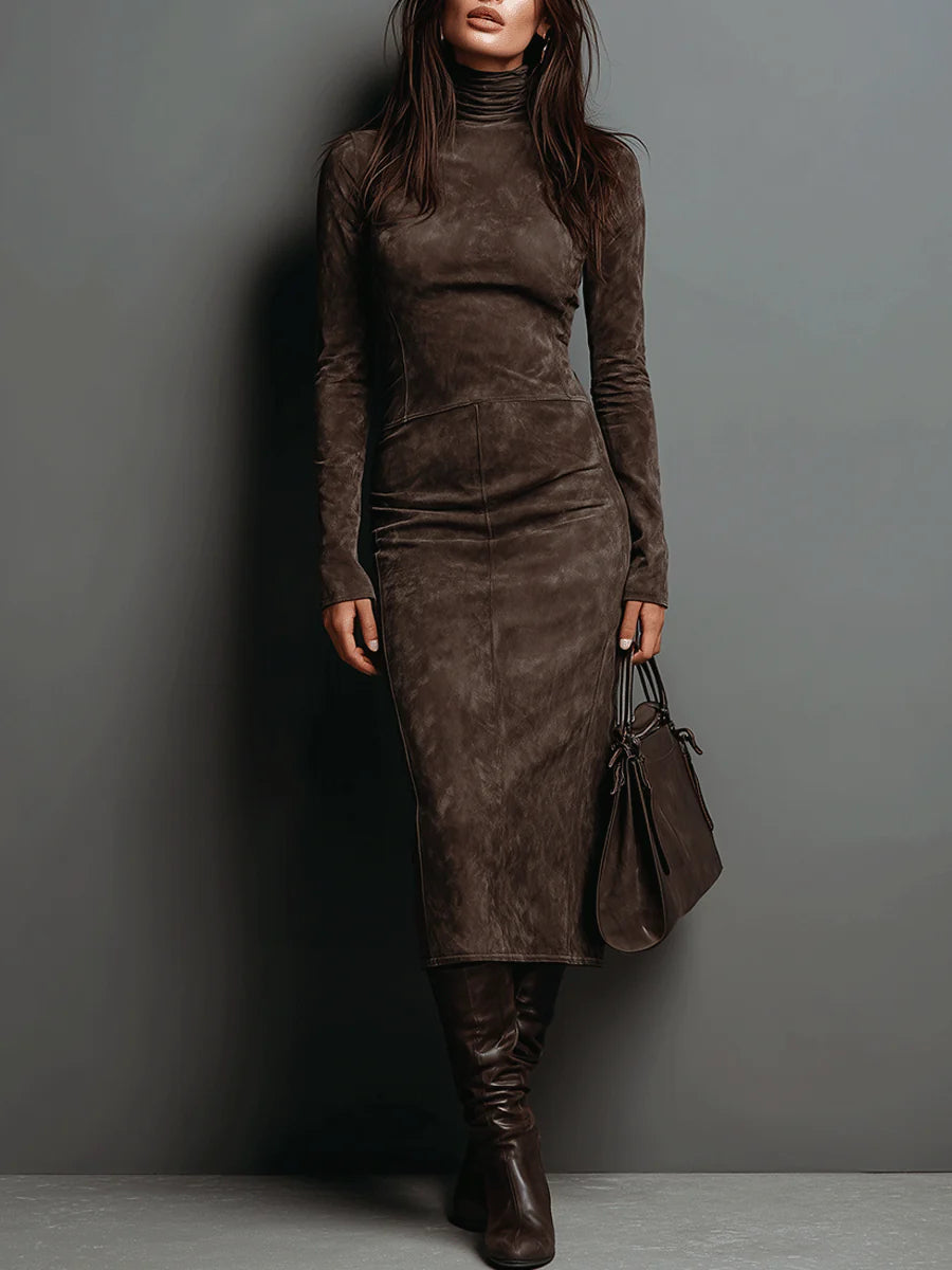 Robe midi en daim à col montant et manches longues
