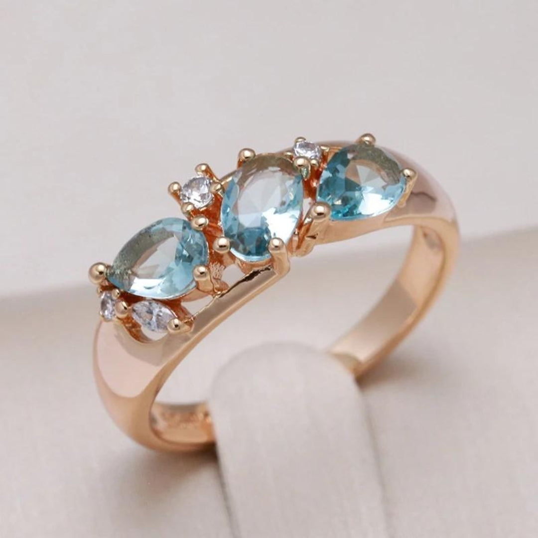 Bague vintage élégante en or ornée d'un zircon bleu 