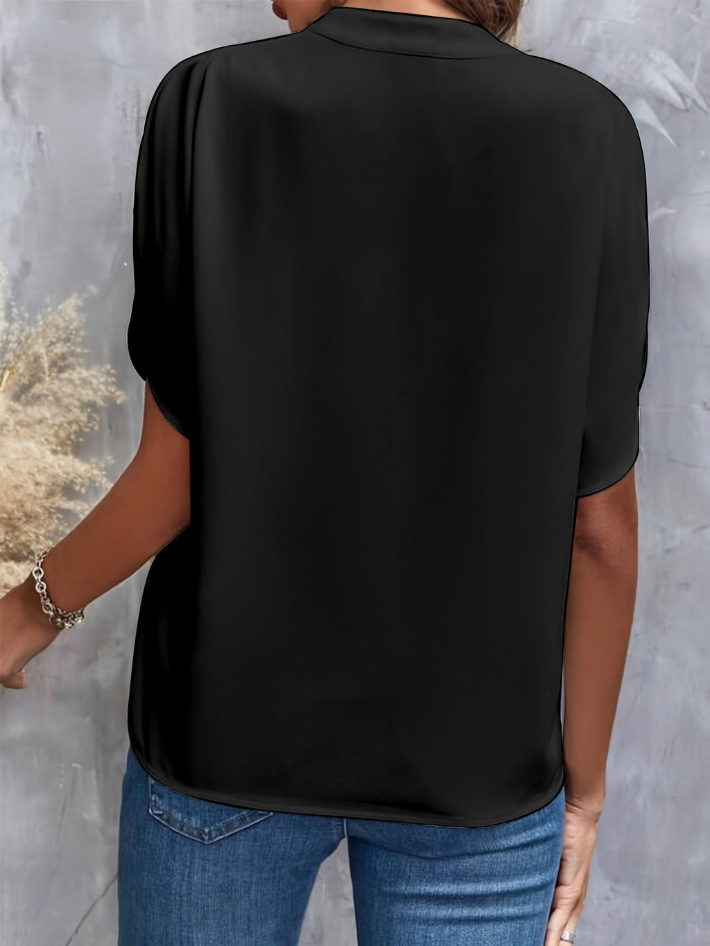 Mieke™ | Solid V-neck blouse