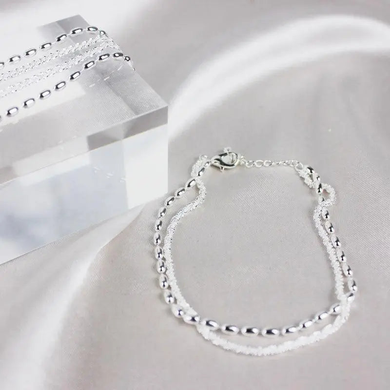 Bracelet élégant en argent serti de pierres de zircone