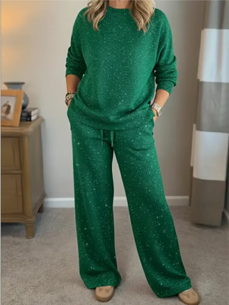 Lynn | Two-Piece Christmas Lounge Set - Relaxing at Home 