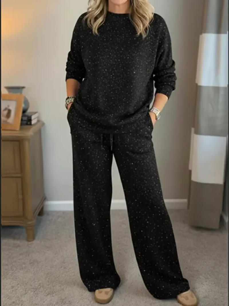 Lynn | Two-Piece Christmas Lounge Set - Relaxing at Home 