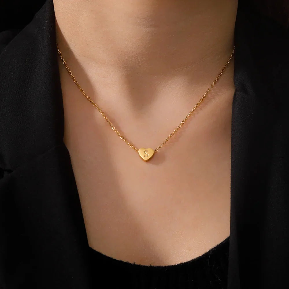 Collier ras-de-cou romantique en forme de cœur avec initiale