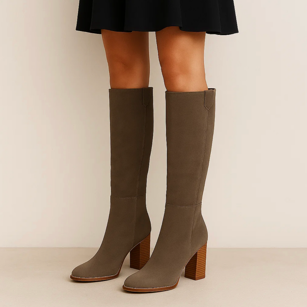 Bottes en daim à talons carrés