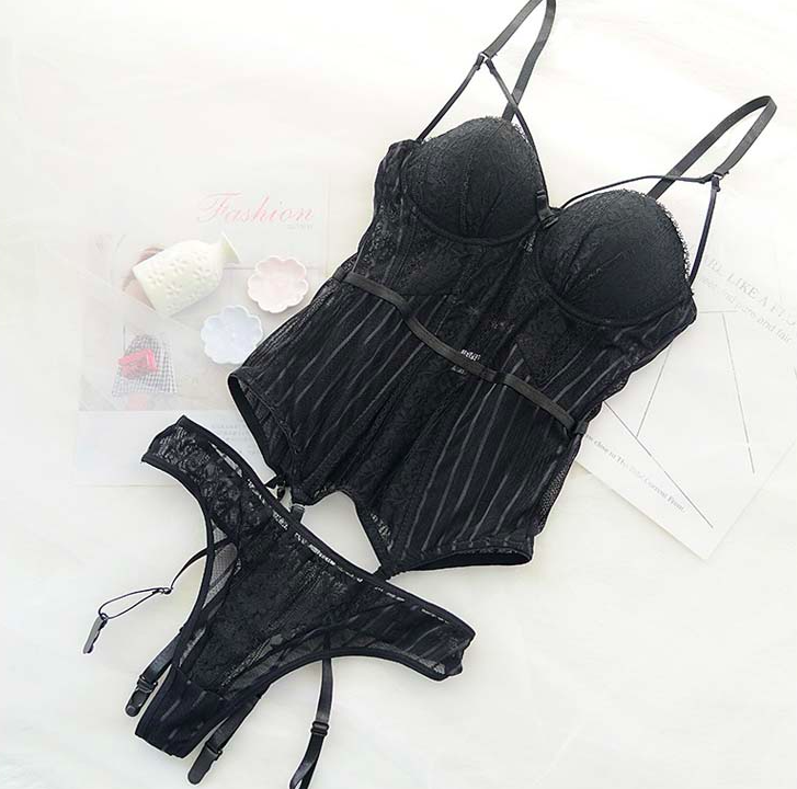 ENSEMBLE CORSET EN DENTELLE LORETTA