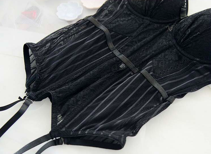 ENSEMBLE CORSET EN DENTELLE LORETTA