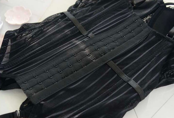 ENSEMBLE CORSET EN DENTELLE LORETTA