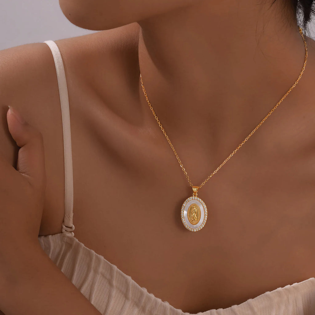 Collier pendentif ovale Mary en or