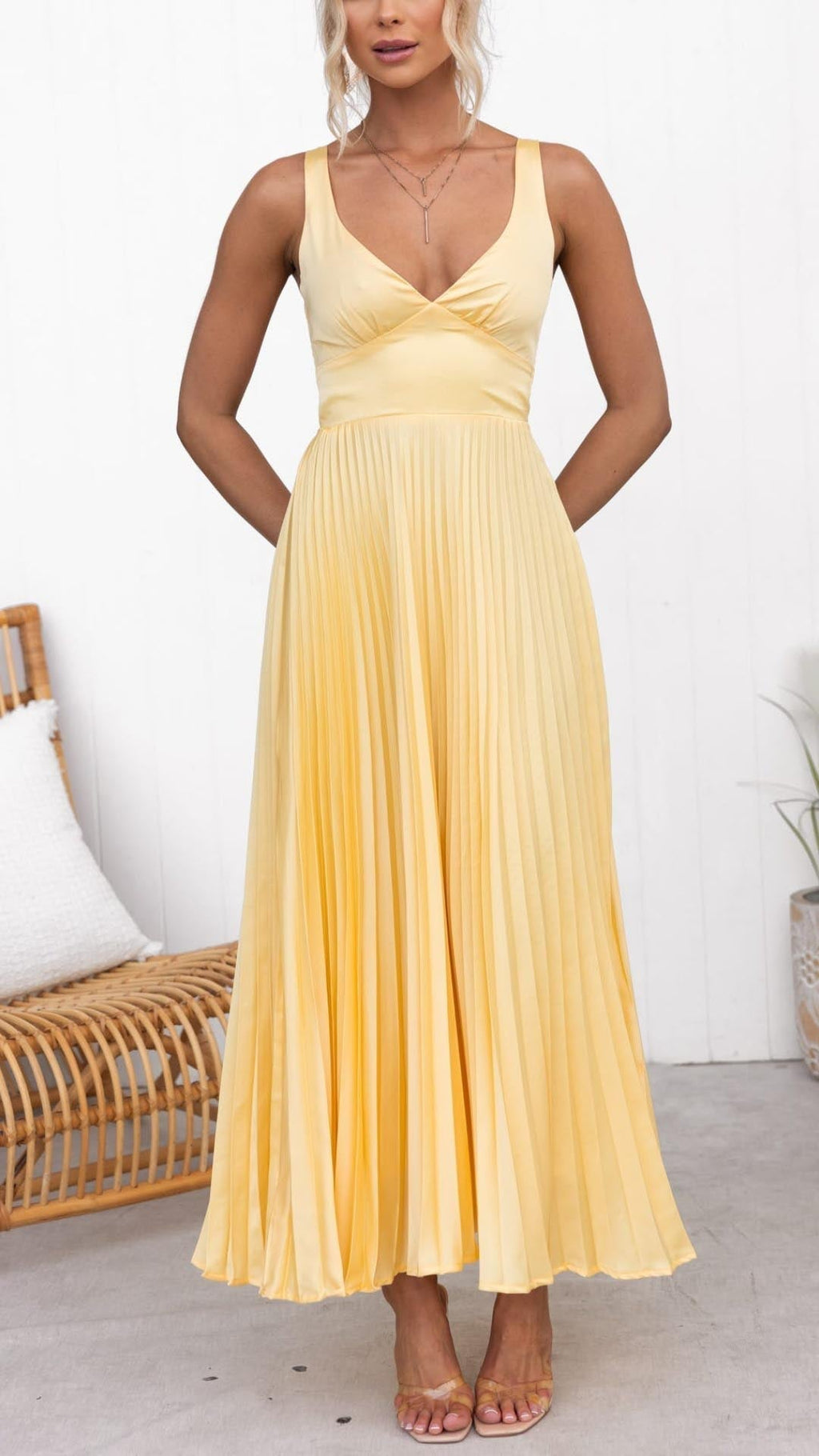 Nayeli - Robe longue élégante plissée à col en V