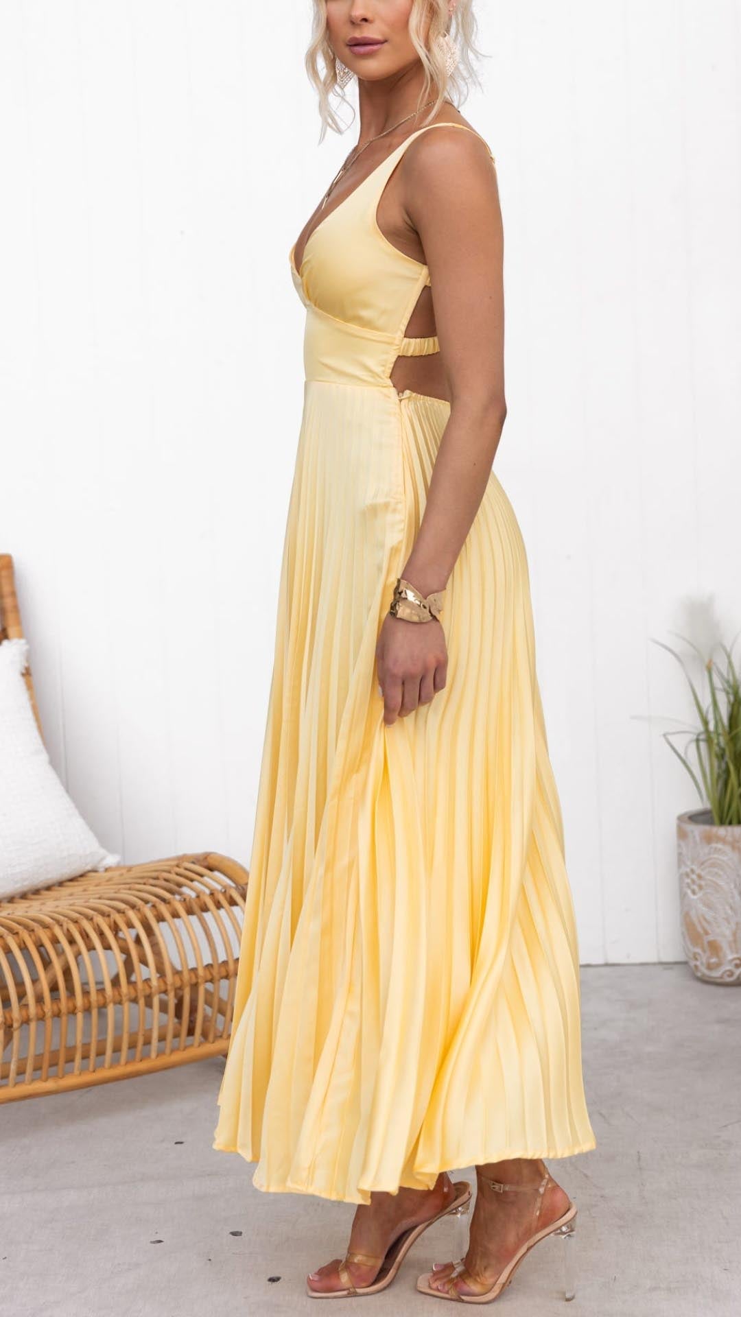 Nayeli - Robe longue élégante plissée à col en V