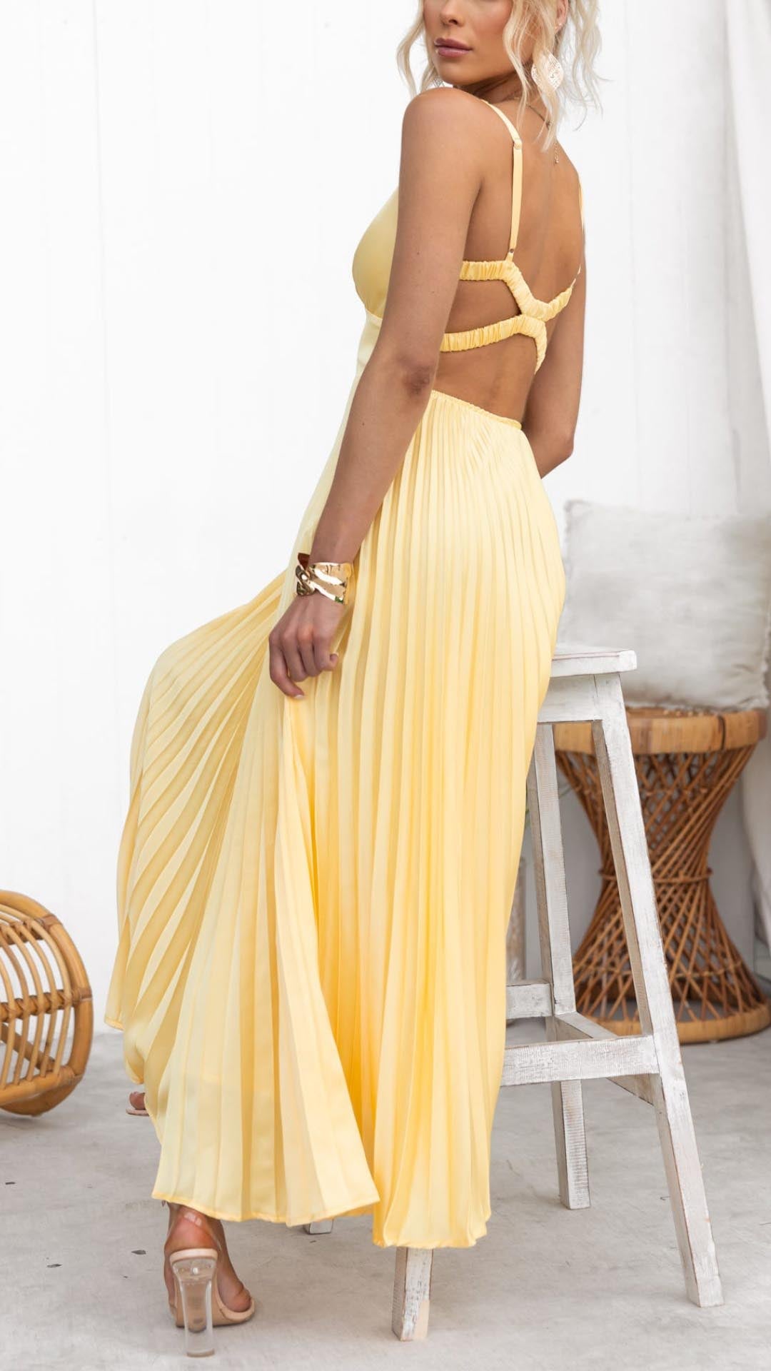 Nayeli - Robe longue élégante plissée à col en V