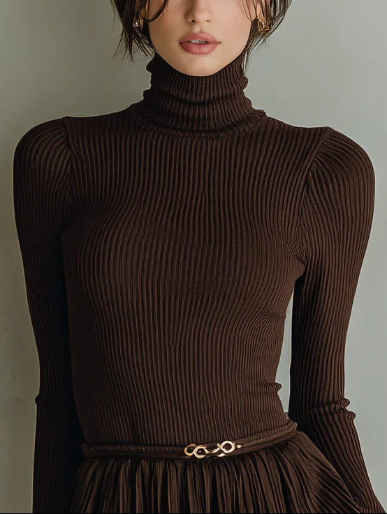 Robe moulante mini marron texturée, élégante et stylée