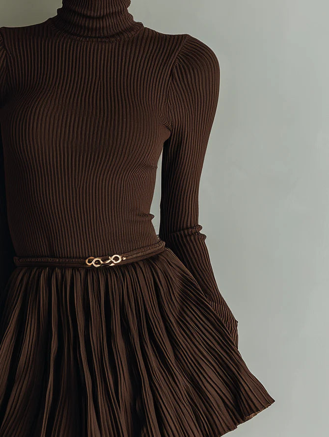 Robe moulante mini marron texturée, élégante et stylée