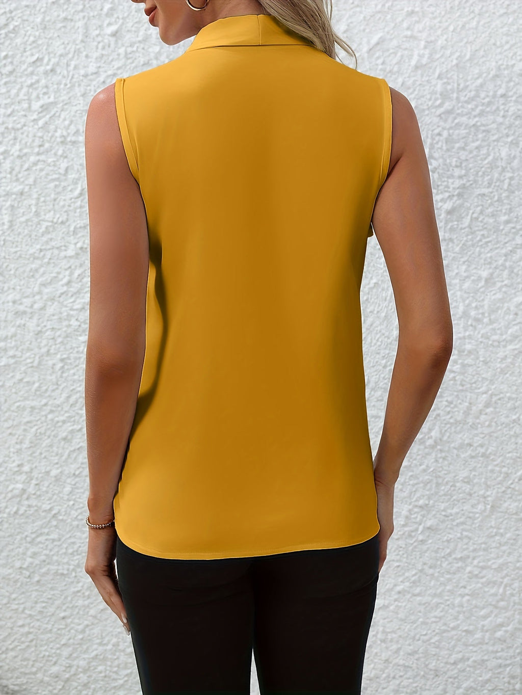 Annabel™ | Sleeveless V-neck blouse