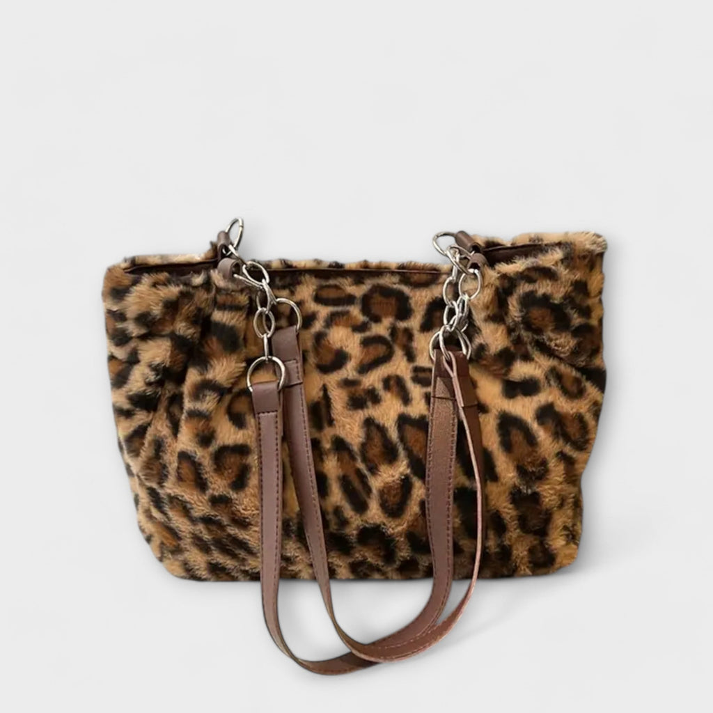 Sac à main tendance inspiré de l'imprimé léopard, confectionné en fausse fourrure douce.