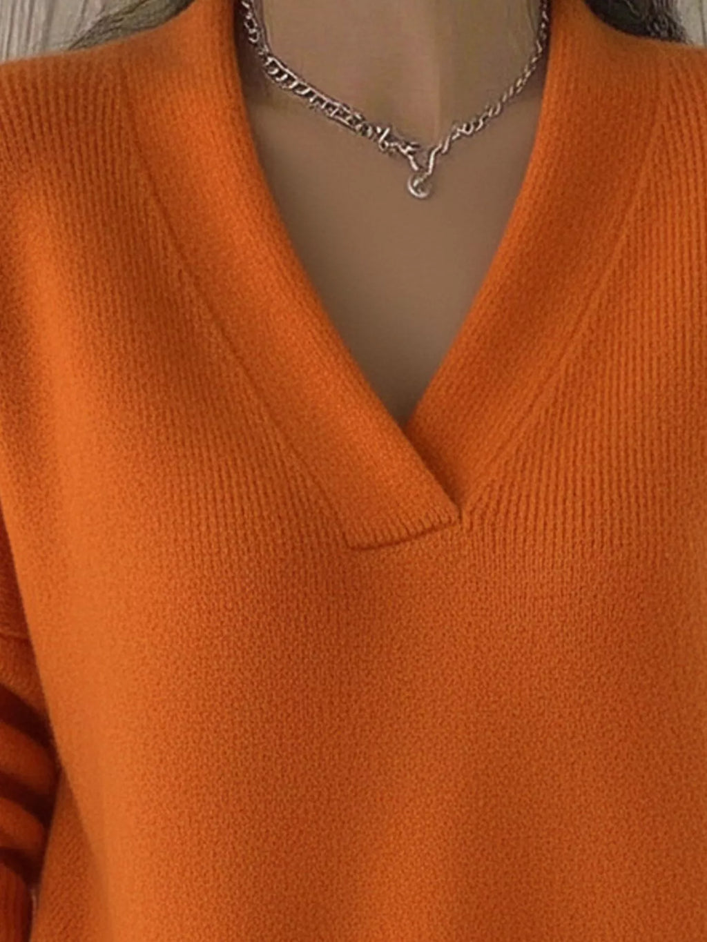 Amelia | Pull en maille à col V décontracté