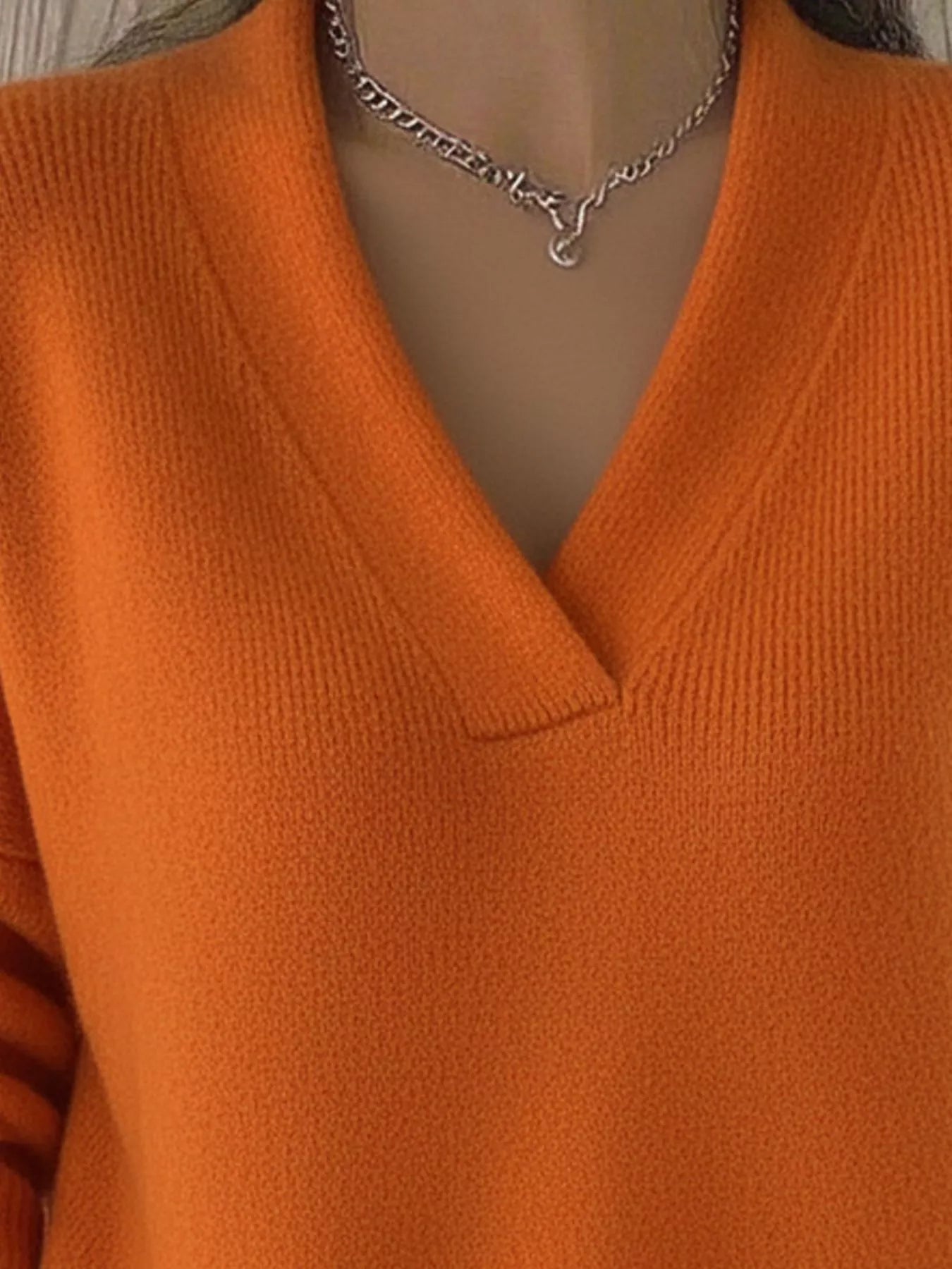 Amelia | Pull en maille à col V décontracté