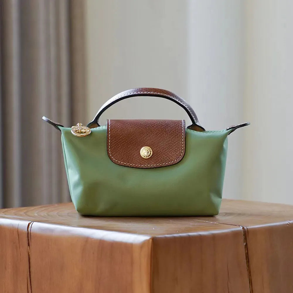 Mini sac en cuir au design signature 