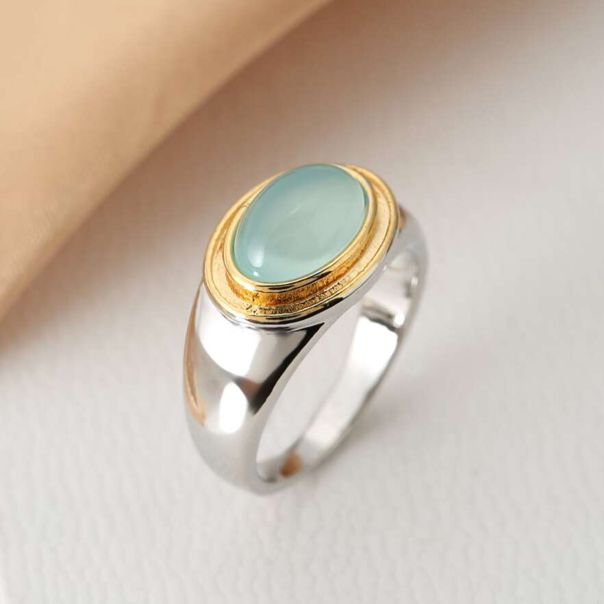 Bague vintage Danna avec grenat vert 