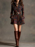 Robe courte vintage à revers, à carreaux rouges et marrons (ceinture incluse)