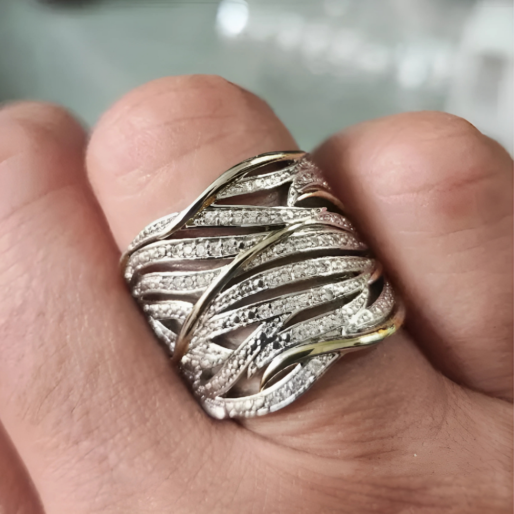Bague torsadée élégante à plusieurs niveaux