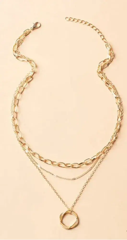 Collier classique doré à plusieurs rangs avec pendentif